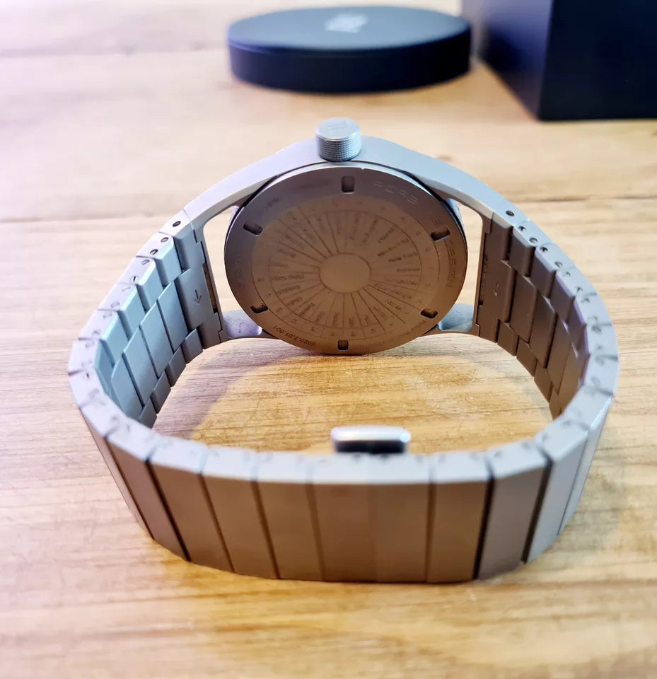 Porsche Design Globetimer Titanium 1919 | 2012 6020.2.01.001